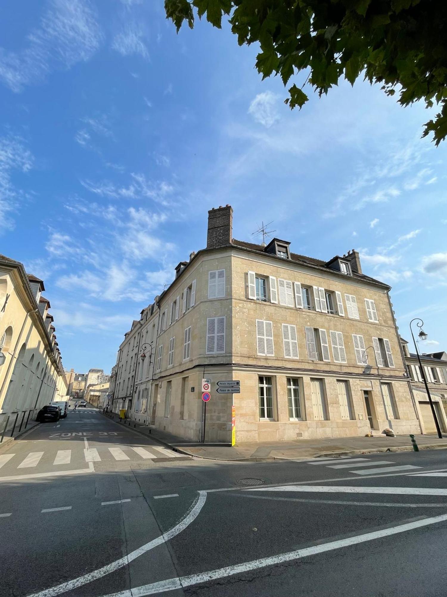 Charmant Appartement Dans Le Centre Ville, A 2 Minutes Du Palais Compiègne Buitenkant foto